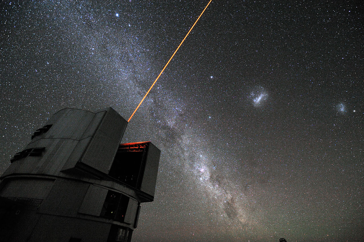 The Leiden Observatory Disks Team works with state of the art instrumentation in high contrast imaging (e.g. VLT/SPHERE, Gemini-S/GPI) and millimeter synthesis imaging (e.g. ALMA). VLT Image above courtesy of ESO/A.